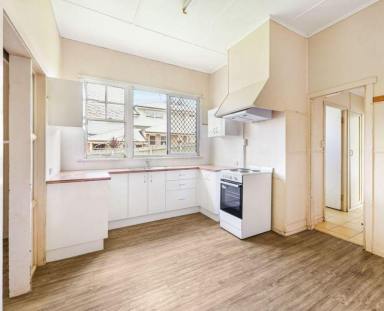 Unit For Lease - QLD - Newtown - 4350 - Newly Renovated Unit in the Heart of Toowoomba  (Image 2)