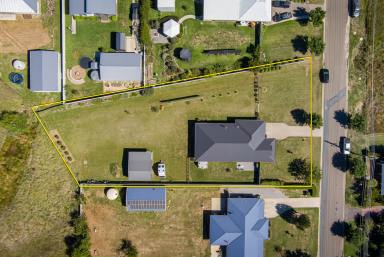 House For Sale - NSW - Crookwell - 2583 - Crookwell's Luxe Listing  (Image 2)