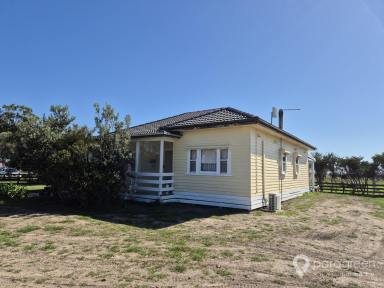 House For Sale - VIC - Toora - 3962 - ACREAGE ON THE EDGE OF TOWN  (Image 2)