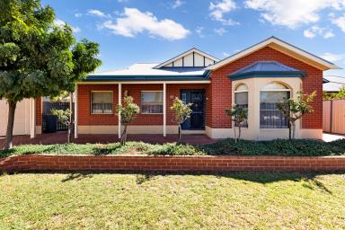 House For Sale - VIC - Mildura - 3500 - When size and location matters  (Image 2)