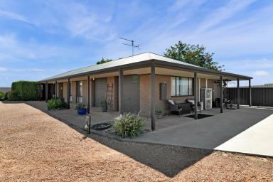 House For Sale - VIC - Mildura - 3500 - Elegant Family Retreat with Space & Sophistication  (Image 2)