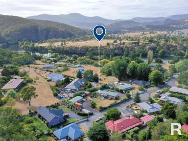 House For Sale - TAS - New Norfolk - 7140 - Spacious Family Living in Beautiful New Norfolk  (Image 2)