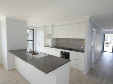 House For Lease - NSW - Old Bar - 2430 - MODERN FAMILY HOME  (Image 2)