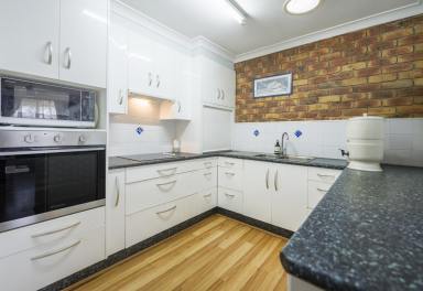 Unit For Sale - NSW - Grafton - 2460 - 2 BEDROOM UNIT STEPS FROM THE CBD  (Image 2)