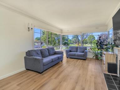 House For Sale - VIC - Bairnsdale - 3875 - EXCELLENT LOCATION IN TAYLOR STREET  (Image 2)