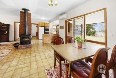 Acreage/Semi-rural For Sale - VIC - Baxter - 3911 - Country Serenity A Stone’s Throw From Shops & Restaurants  (Image 2)