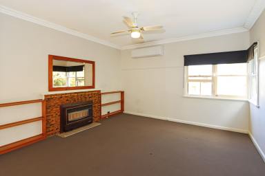 House For Lease - VIC - Horsham - 3400 - Charming 3-Bedroom Home in Prime Horsham Location  (Image 2)