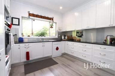 House For Sale - NSW - Inverell - 2360 - Position, Position, Position!!  (Image 2)