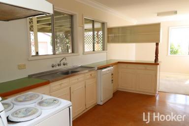 House For Lease - NSW - Inverell - 2360 - Family Home on Albion Hill  (Image 2)