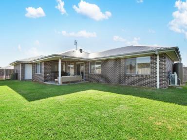 House For Sale - VIC - Bairnsdale - 3875 - WHEN QUALITY COUNTS  (Image 2)