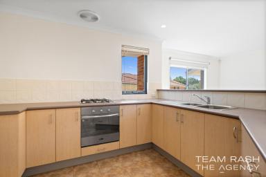 House For Sale - WA - Caversham - 6055 - Tranquil Cul-De-Sac Living in the Heart of Caversham!  (Image 2)