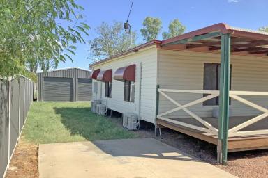 House For Sale - QLD - Longreach - 4730 - Move in ready!  (Image 2)