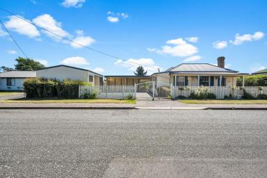 House For Sale - TAS - Longford - 7301 - Large Family Home on double block. Private and Quiet. 1493m² subdividable.  (Image 2)