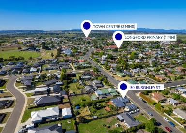 House For Sale - TAS - Longford - 7301 - Large Family Home on double block. Private and Quiet. 1493m² subdividable.  (Image 2)