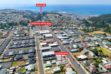 House For Sale - TAS - Upper Burnie - 7320 - SPACIOUS FAMILY LIVING WITH DUAL STREET ACCESS & MASSIVE GARAGE!  (Image 2)