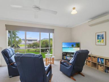 Unit For Sale - VIC - Bairnsdale - 3875 - A CORNER GEM!  (Image 2)