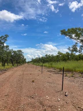 Lifestyle For Sale - NT - Robin Falls - 0822 - BUILD YOUR DREAM LIFESTYLE  (Image 2)