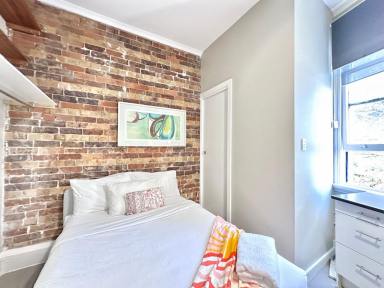 Flat Leased - NSW - Surry Hills - 2010 - Ensuite Room for Rent in the Heart of Oxford Street  (Image 2)