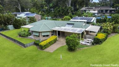 House For Sale - QLD - Macleay Island - 4184 - Coastal Comfort - Spacious Family Home Opposite Pats Park  (Image 2)