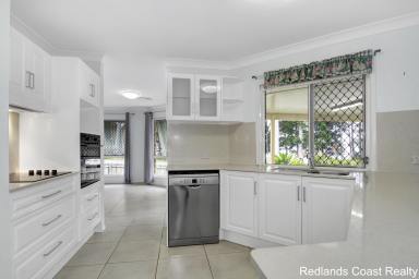 House For Sale - QLD - Macleay Island - 4184 - Rare Gem on Coondooroopa Drive  (Image 2)
