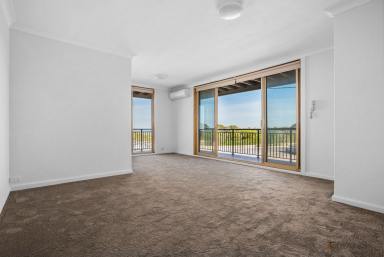 Apartment Leased - VIC - Mentone - 3194 - BEACHSIDE LIFESTYLE WITH LIGHT FILLED LIVING  (Image 2)