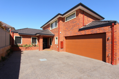 House For Sale - WA - Bedford - 6052 - SPACIOUS & STYLISH FAMILY HOME IN A PRIME BEDFORD LOCATION  (Image 2)