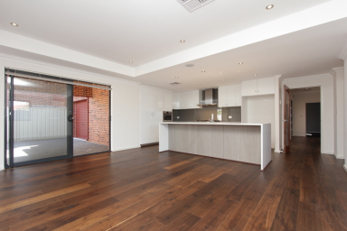 House For Sale - WA - Bedford - 6052 - SPACIOUS & STYLISH FAMILY HOME IN A PRIME BEDFORD LOCATION  (Image 2)