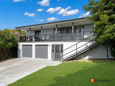 House For Sale - NSW - Surf Beach - 2536 - Like having two homes in one and only 1km walk to the Beach !  (Image 2)