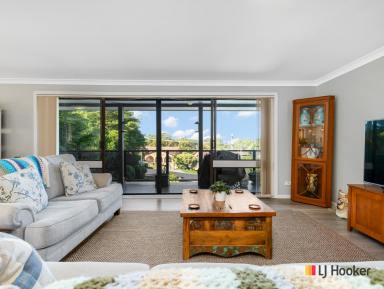 House For Sale - NSW - Surf Beach - 2536 - Like having two homes in one and only 1km walk to the Beach !  (Image 2)