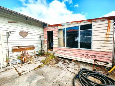 House For Sale - TAS - Rosebery - 7470 - 75 Year Old Looking For Love!  (Image 2)