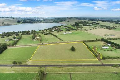 Lifestyle For Sale - VIC - Camperdown - 3260 - THE BEST OF BOTH WORLDS  (Image 2)