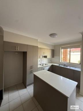 Townhouse For Lease - NSW - West Wollongong - 2500 - Modern 3 Bedroom Townhouse!  (Image 2)