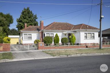 House Sold - VIC - Wendouree - 3355 - Sensational Wendouree Position offers 5 Townhouse Development Site (STCA)  (Image 2)