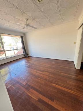 House Leased - WA - East Cannington - 6107 - 286 Railway Parade, East Cannington WA 6107  (Image 2)