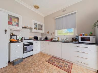 House For Sale - VIC - Kerang - 3579 - On the Hill - Brick Home  (Image 2)