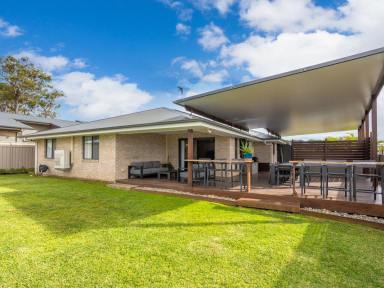 House For Sale - NSW - Old Bar - 2430 - IMPRESSIVE HOME PERFECT FOR THE ENTERTAINERS  (Image 2)