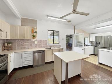House For Sale - QLD - Mareeba - 4880 - PRIVATE & CHARMING QUEENSLANDER STYLE HOME WITH A STUNNING POOL!  (Image 2)