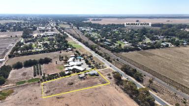 House For Sale - VIC - Swan Hill - 3585 - Large Parcel on Murray Valley Highway  (Image 2)
