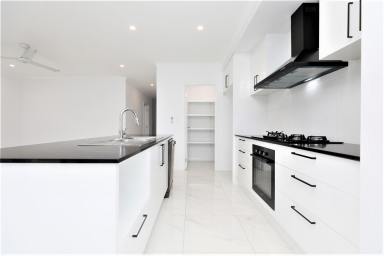 House For Sale - QLD - Bentley Park - 4869 - BEAUTIFUL NEAR-NEW DESIGNER HOME  (Image 2)