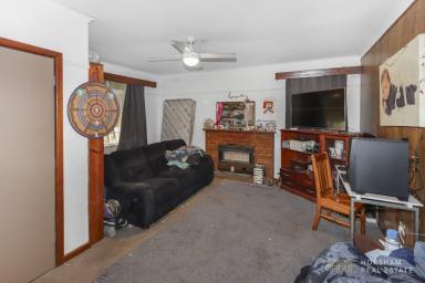 House For Sale - VIC - Horsham - 3400 - Ideal investment property/Developement Site.  (Image 2)