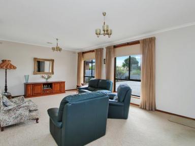 House For Sale - VIC - Bairnsdale - 3875 - TOP LOCATION  (Image 2)