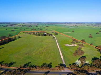 Cropping For Sale - SA - Bordertown - 5268 - Stunning 5-Bedroom, 3.5-Bathroom Luxury Home on 67 Acres - A True Rural Retreat  (Image 2)