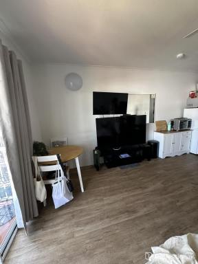 Unit For Sale - QLD - Dolphin Heads - 4740 - Good Returns!  (Image 2)