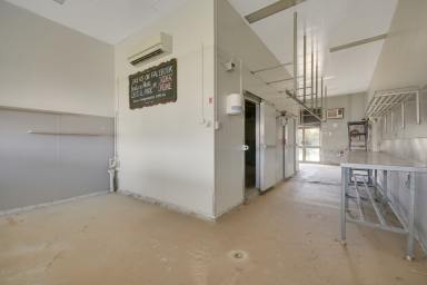 Retail For Lease - QLD - Withcott - 4352 - Ready To Go - Shopping Centre Butcher/Food Processing  (Image 2)