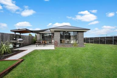 House For Sale - TAS - Gravelly Beach - 7276 - New Home, Big Block  (Image 2)