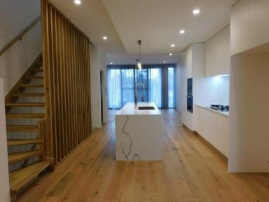 Townhouse Leased - QLD - Birkdale - 4159 - Executive living in Aquatic Paradise  (Image 2)