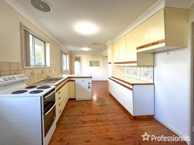 House Leased - NSW - Hillvue - 2340 - 25 Wilburtree Street, Hillvue, NSW 2340  (Image 2)