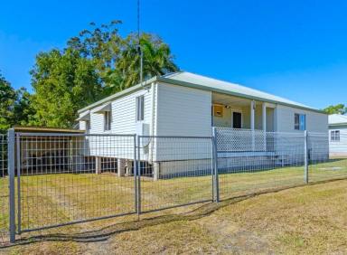 House For Sale - QLD - Bundaberg South - 4670 - Prime Bundaberg location, big 900sqm block—this home is as convenient as it gets! - INSPECTION MONDAY 10AM- Offers closing.  (Image 2)