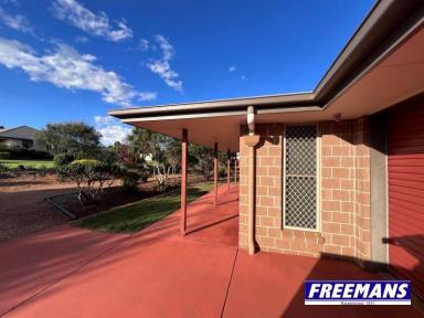 House For Sale - QLD - Kingaroy - 4610 - Private home set on 1 Acre, backing onto Farm  (Image 2)