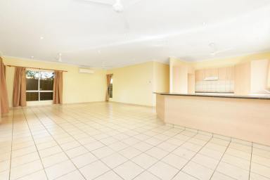 House Leased - NT - Gunn - 0832 - DO YOU WANT AWESOME RELAXATION IN A LARGE HOUSE WITH HYDRO SPA?  (Image 2)